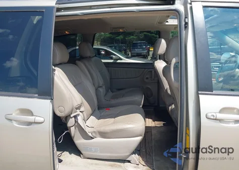 2008 Toyota Sienna Xle z USA, uszkodzony, nr VIN 5TDZK22C28S115129